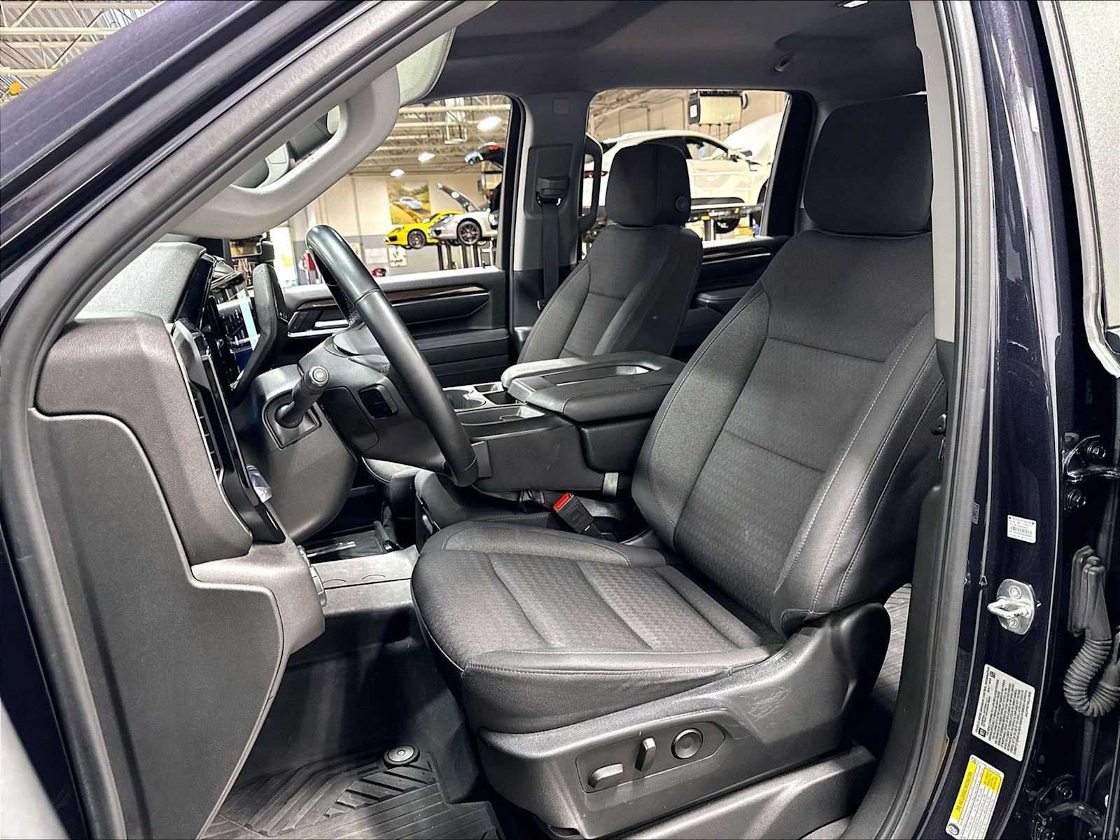 Used 2024 Chevrolet Silverado 2500 LT AWD/4WD image 7