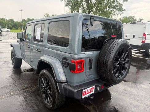 Used 2025 Jeep Wrangler Unlimited Sahara w/ Safety Group AWD/4WD image 6