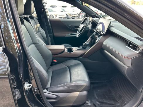 Used 2023 Toyota Venza XLE image 29