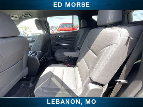 Used 2025 Chevrolet Traverse LT FWD image 23