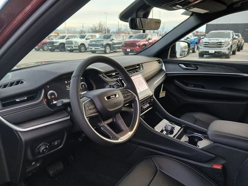 New 2025 Jeep Grand Cherokee L Limited image 9