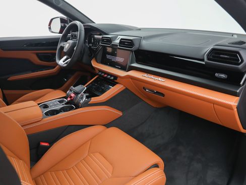 Used 2025 Lamborghini Urus SE AWD/4WD image 15
