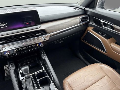 Used 2022 Kia Telluride SX w/ SX Prestige Package image 10