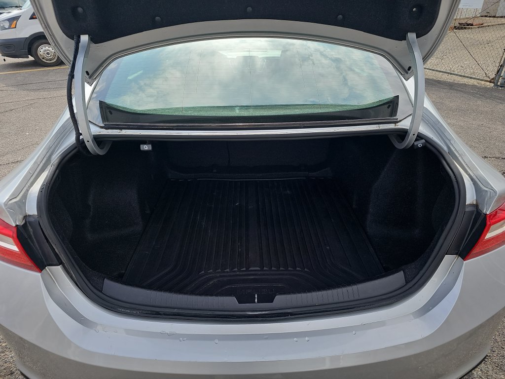 Used 2018 Chevrolet Malibu LT FWD image 12