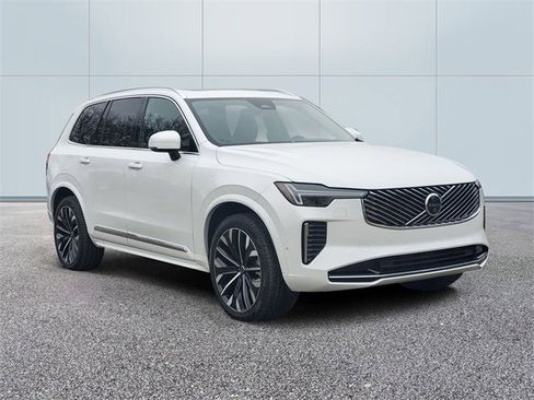 Used 2025 Volvo XC90 B6 Plus image 3