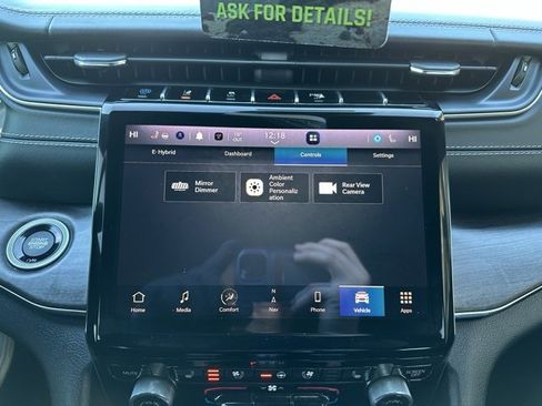 Used 2023 Jeep Grand Cherokee Overland w/ Luxury Tech Group IV image 37