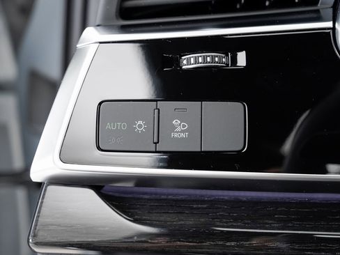 Certified 2025 Audi Q7 3.0T Premium Plus image 10