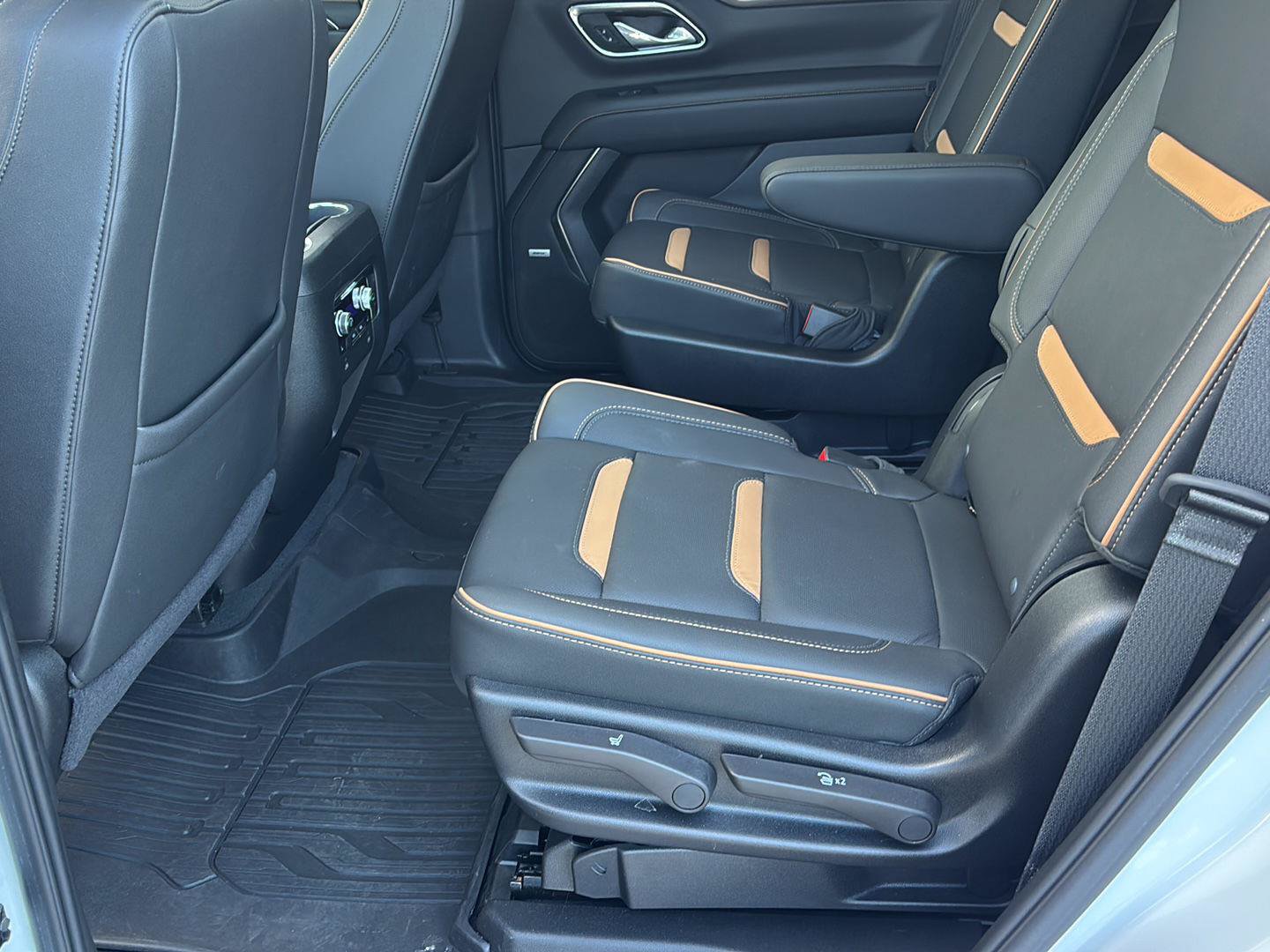 Certified 2024 GMC Yukon AT4 w/ Technology Package AWD/4WD image 15