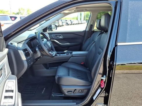 Certified 2025 Nissan Rogue Platinum AWD/4WD image 4