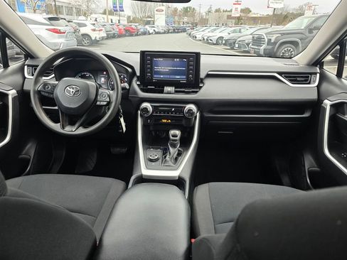 Used 2021 Toyota RAV4 LE image 15
