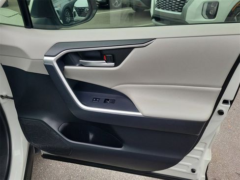 Used 2022 Toyota RAV4 XLE Premium image 43