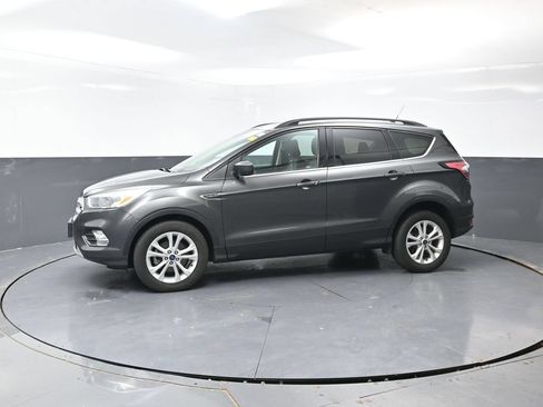 Used 2018 Ford Escape SE w/ SE Sync 3 Package FWD image 9