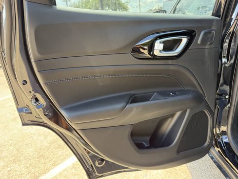 New 2025 Jeep Compass Latitude w/ Sun & Sound Group image 15