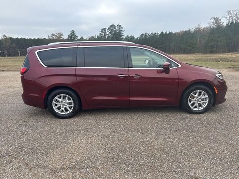 Used 2021 Chrysler Pacifica Touring-L image 7