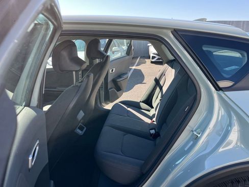 Used 2025 Kia K4 LXS image 25