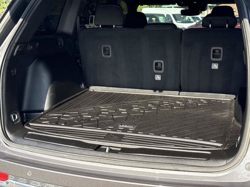 Certified 2024 Jeep Grand Cherokee Laredo RWD image 11