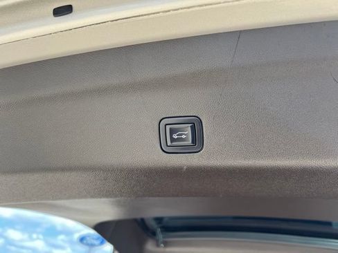 Used 2022 GMC Yukon XL SLT w/ SLT Premium Package AWD/4WD image 19