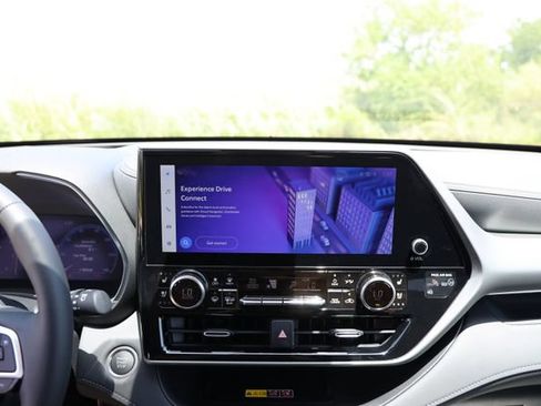 New 2026 Toyota Highlander Platinum AWD/4WD image 19