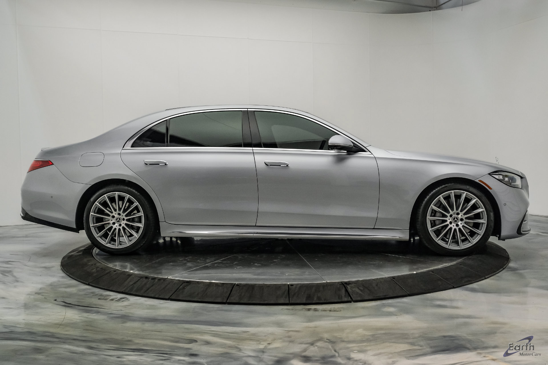 Used 2022 Mercedes-Benz S 580 4MATIC Sedan w/ AMG Line Package image 26