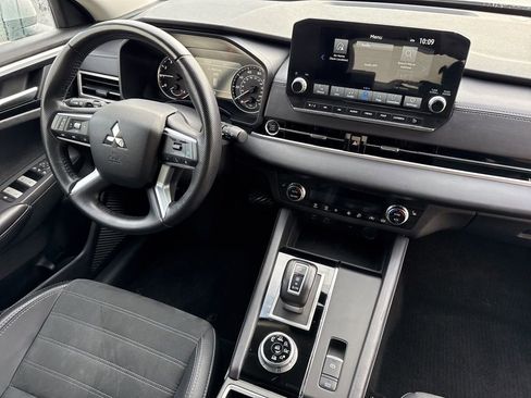 Used 2024 Mitsubishi Outlander SE Black Edition image 38