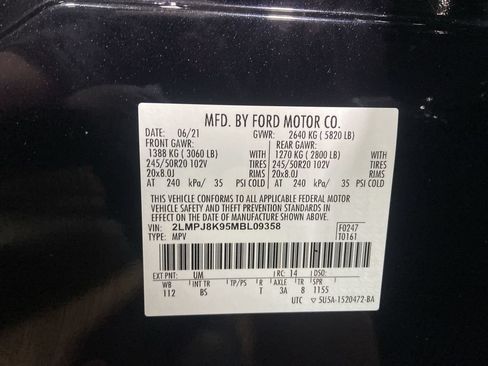 Used 2021 Lincoln Nautilus Reserve w/ Cargo Utility Package AWD/4WD image 35