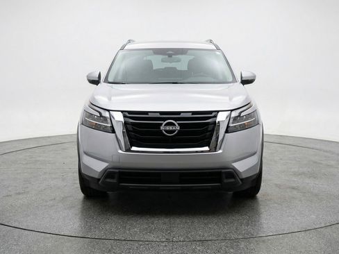 Used 2025 Nissan Pathfinder SV FWD image 2