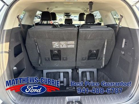 Used 2025 Kia Carnival FWD image 14