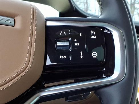 New 2025 Land Rover Range Rover Sport SE image 17