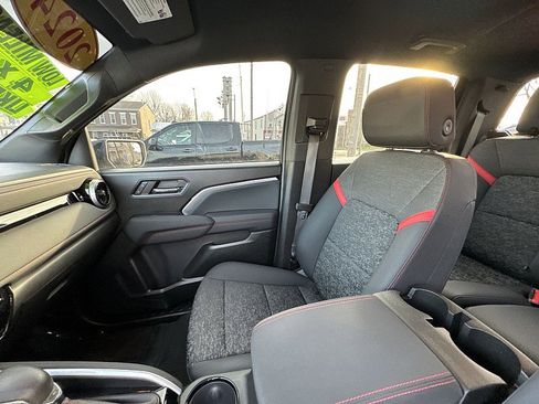 Certified 2024 Chevrolet Colorado Z71 w/ LPO, Dark Essentials Package image 22