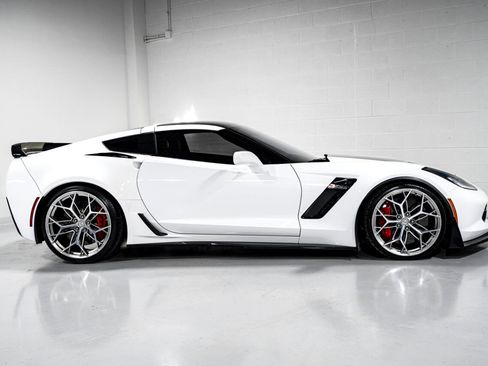 Used 2015 Chevrolet Corvette Z06 w/ 3LZ Preferred Equipment Group image 2