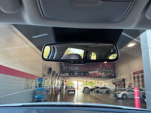 Used 2024 Kia Telluride EX w/ EX Captain's Chair Package FWD image 20
