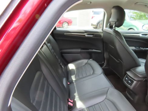 Used 2014 Ford Fusion SE w/ Equipment Group 202A FWD image 29
