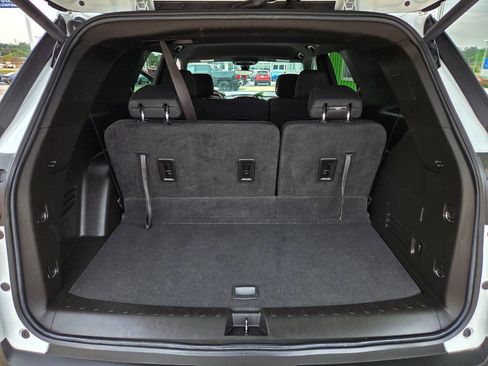 Used 2022 Chevrolet Traverse LT w/ Midnight/Sport Edition image 15