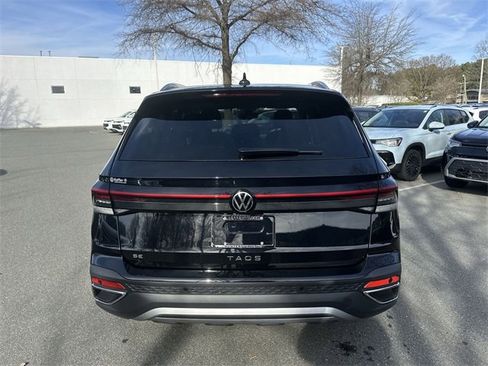 New 2026 Volkswagen Taos SE image 4