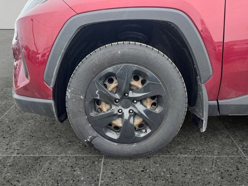 Used 2019 Toyota RAV4 LE w/ Carpet Mat Package image 13