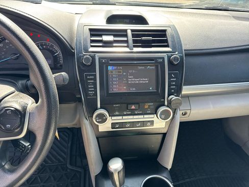 Used 2013 Toyota Camry LE image 10