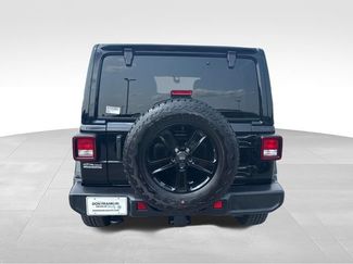 Used 2022 Jeep Wrangler Unlimited Sahara AWD/4WD video 4