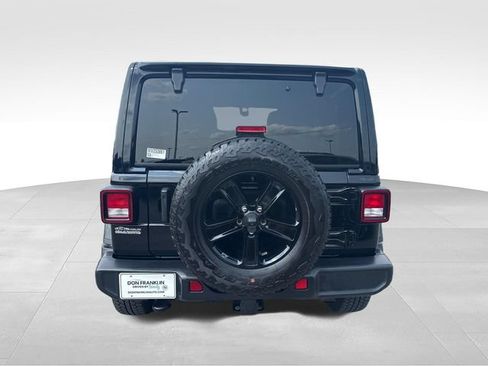 Used 2022 Jeep Wrangler Unlimited Sahara AWD/4WD image 4