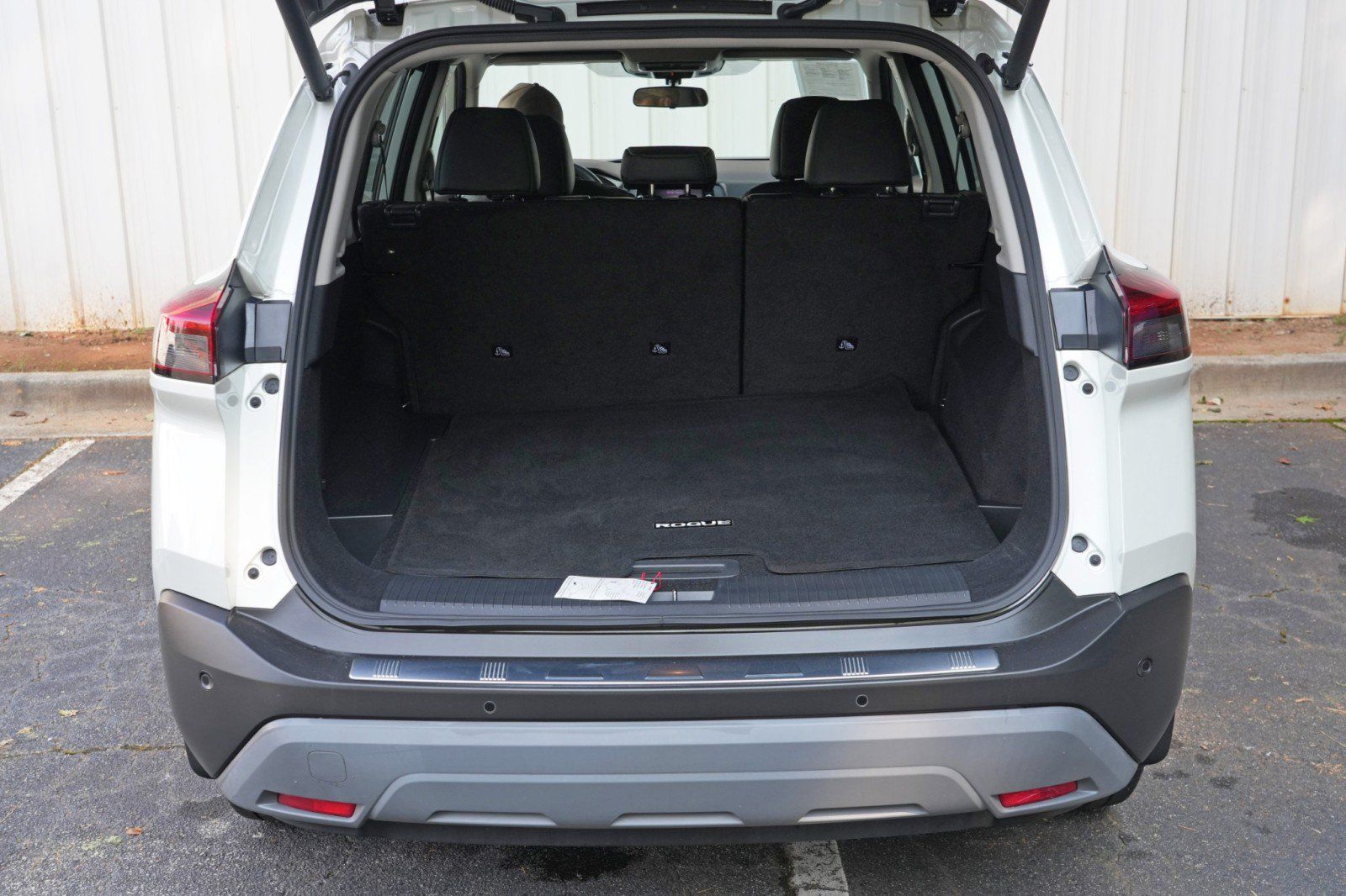 Used 2023 Nissan Rogue SV w/ SV Premium B Package FWD image 9