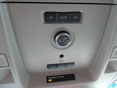 Used 2019 GMC Yukon XL SLT AWD/4WD image 32