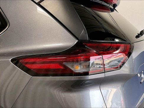Certified 2026 Nissan Rogue SV AWD/4WD image 33