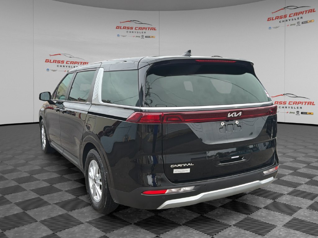 Used 2023 Kia Carnival LX FWD image 5