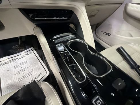 Used 2023 Buick Envision Avenir image 16
