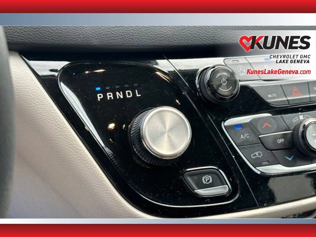 Used 2024 Chrysler Pacifica Touring-L FWD image 20