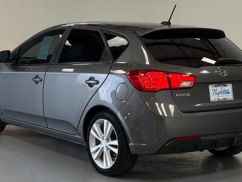 Used 2013 Kia Forte SX w/ Leather Pkg FWD image 4