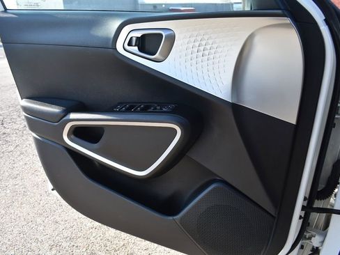 Used 2023 Kia Soul LX w/ LX Technology Package image 31