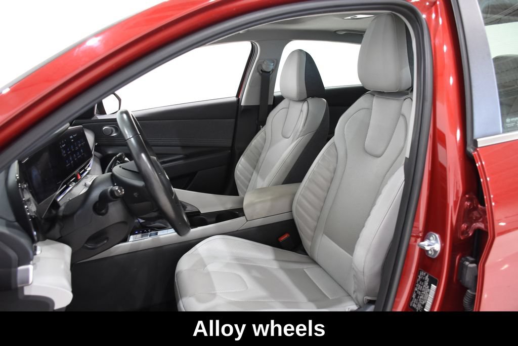 Used 2025 Hyundai Elantra Limited FWD image 25