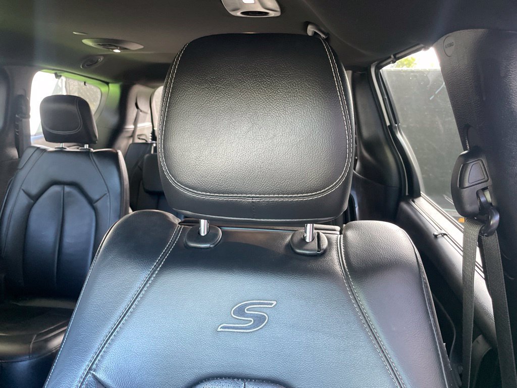 Used 2019 Chrysler Pacifica Touring-L Plus w/ S Appearance Package FWD image 10