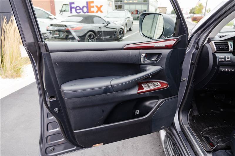 Used 2015 Lexus LX 570 4WD w/ Luxury Package image 13
