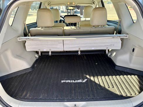 Used 2016 Toyota Prius V image 22